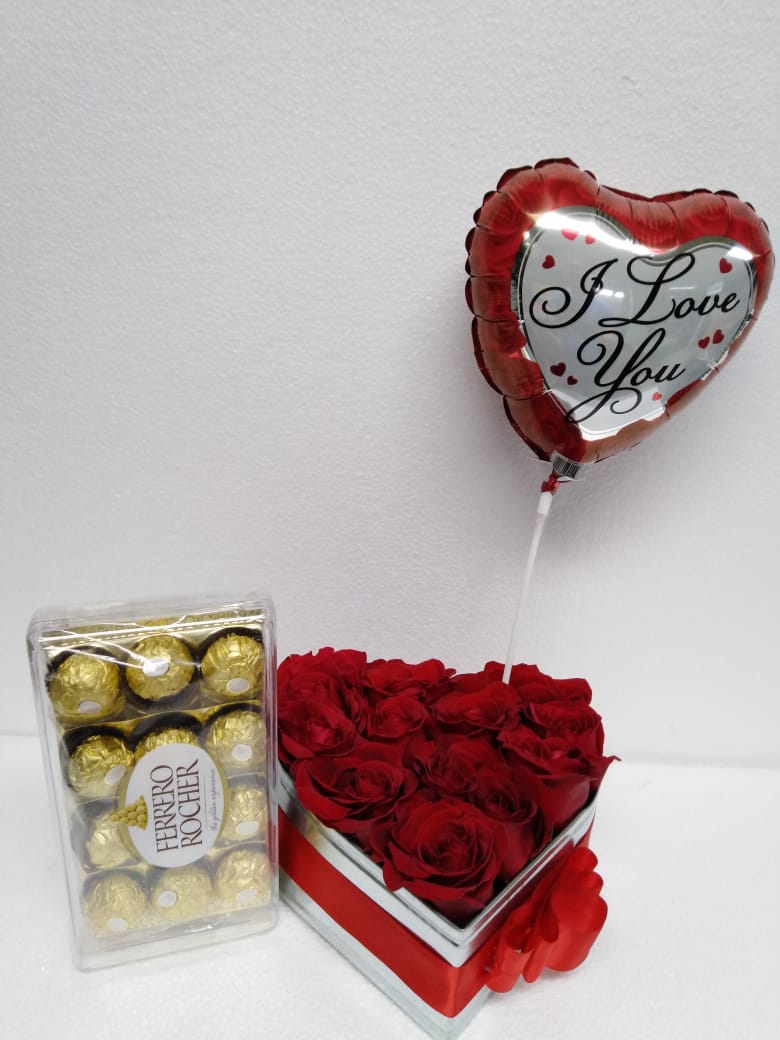 12 Rosas en Caja Corazn, Bombones Ferrero Rocher 150 Grs y Globito 